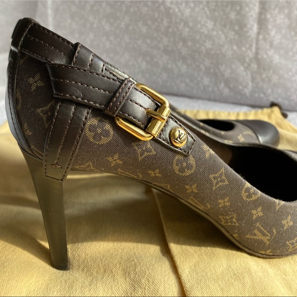 Louis Vuitton signatures design pumps - Picture 7 of 10